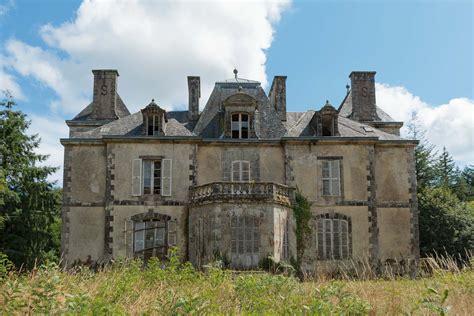 Le Manoir du bout de la Rivière French castles Abandoned mansions