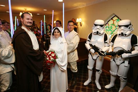 10 Crazy Star Wars Themed Weddings