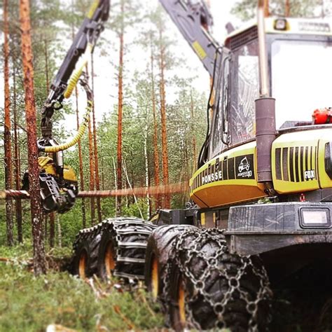 I finland kommer 670 personer att mista jobbet, i sverige 440. From the daily life of one of our employees.Thinning a ...