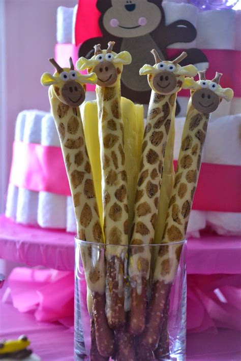 Chocolate covered prezels look like giraffes! Here's the how-to! Baby