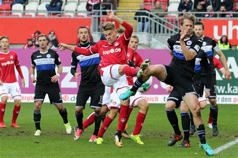 Arminia offers the sports of football, field hockey, figure skating and cue sports. Spielfotos: 1. FC Kaiserslautern - Arminia Bielefeld 0:2 ...
