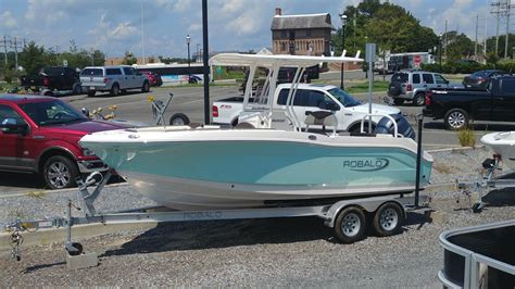 2020 Robalo 202 EXPLORER Center Console for sale - YachtWorld