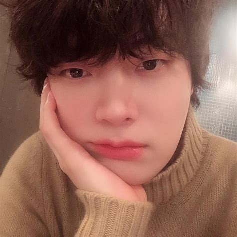 지금은 머리 완전 짧아 저번에는 삭발도 했었고. '신서유기6' 안재현, 웨이브진 머리+댕댕이 같은 미소…'심쿵 ...