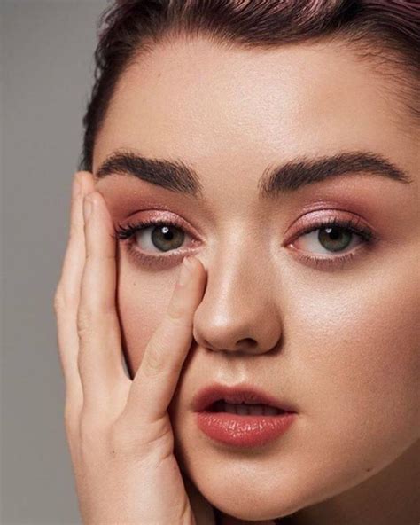 Maisie Williams Official
