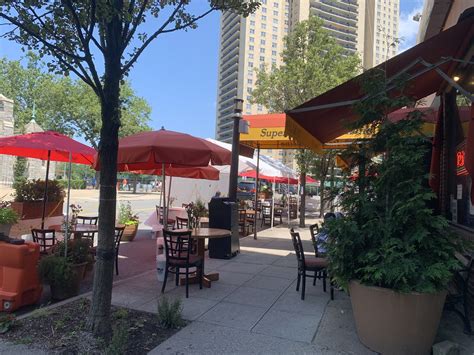 Edge Of The City Forest Hills Restaurants During The Pandemic