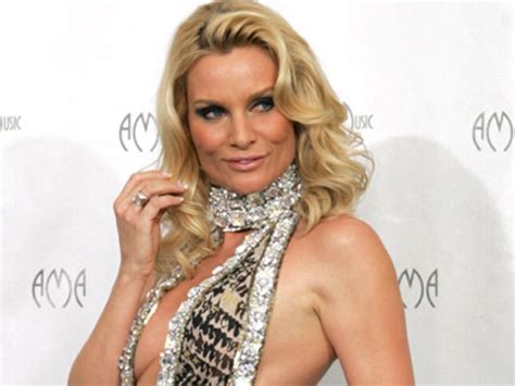 Nicollette Sheridan Sues Desperate Housewives Creator Abc For 20