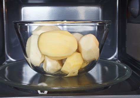 Pommes de terre et micro - ondes
