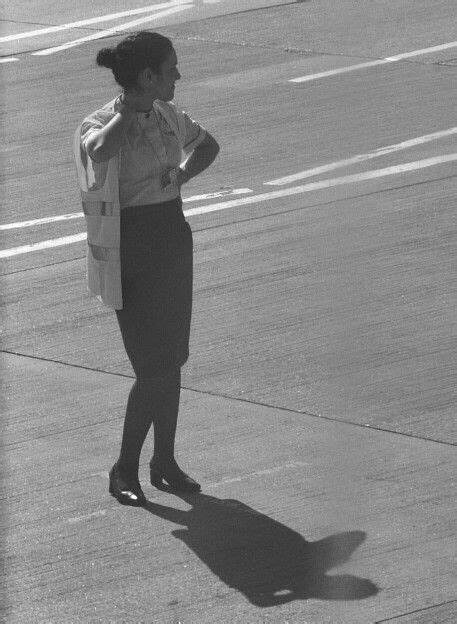 Wie hoch ist der verdienst in dem unternehmen aus der branche luftfahrt und welche gehaltschancen. Ryanair Stewardess | Ryanair, Pantsuit, Guys