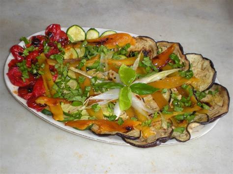 Le verdure miste ripiene sono un secondo piatto molto gustoso, un piatto unico in tutti i sensi. Insalata di verdure grigliate miste | Ricette della Nonna