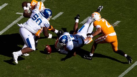 Socioeconomically, tennessee is better off than kentucky. Kentucky beats Tennessee in Knoxville for first time since ...