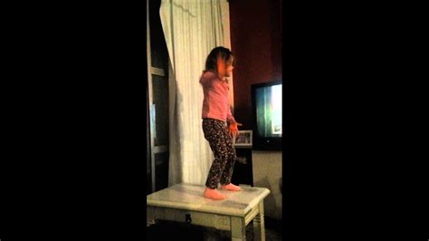 Menina De 4 Anos Dançando Quadradinho De Oito Youtube