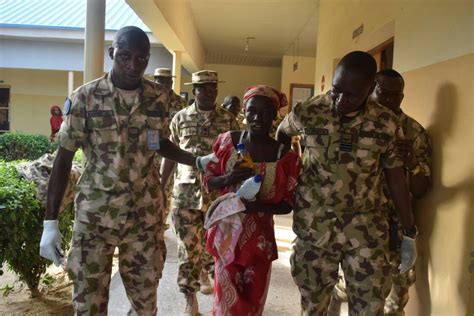 The nigerian army (na) the largest components of nigerian armed forces, with 100,000 professional personnel. IN PICTURES: Nigerian Military rescue Chibok girl and her ...