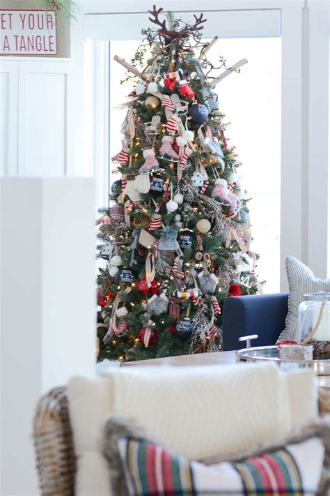 Cover of the issue #3 of sc mag, themed magazine. Cabin Themed Tree (Lakehouse Christmas) | Christmas tree ...