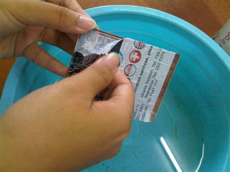 Gambar jalur rangkaian pada film (kertas tembus cahaya) dipindahkan ke screen yang kemudian digunakan untuk membuat gambar jalur rangkaian pada papan lapis tembaga kosong. The Flip Flop: MEMBUAT LAY OUT RANGKAIAN PADA PCB DENGAN ...