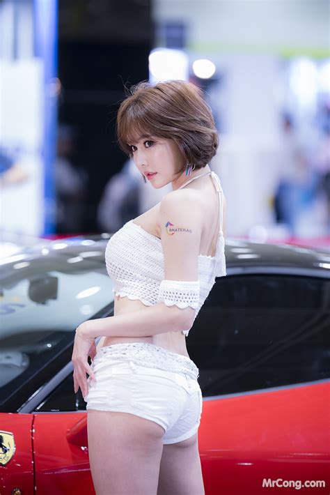 Han Ga Euns Beauty At The 2017 Seoul Auto Salon