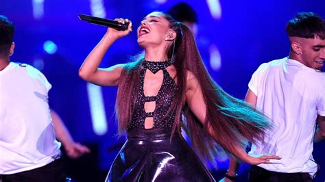 Ariana Grande Arremete Contra Productor De Los Grammys