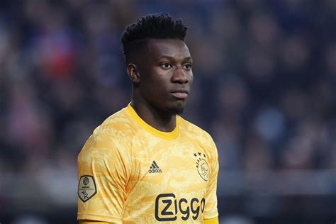 André onana (born 2 april 1996) is a cameroonian professional footballer who plays as a goalkeeper for dutch club ajax and the cameroon national team. 'Barcelona meldt zich officieel voor André Onana'