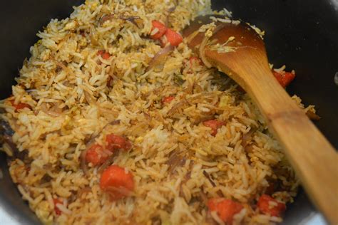 Fried chicken is a dish that is absolutely loved by all, especially the kids. Chicken Fried Rice - Chennai street food style