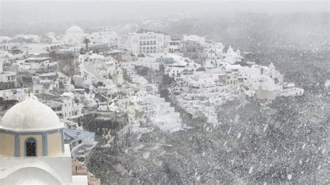 Throughout the year, in thessaloniki, greece, there are 4.9 snowfall days, and 86mm (3.39) of snow is accumulated. Snow in Santorini 06 01 2015 - YouTube