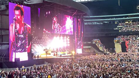 Harry Styles In Concert At Wembley Review A Spellbinding And Electric Experience Packed With
