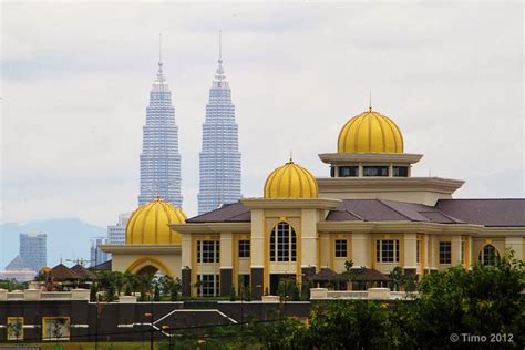 The istana negara (malay for national palace; Chomel2u: PERIHAL ISTANA NEGARA MALAYSIA