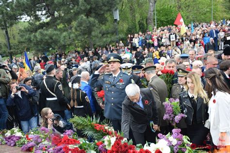 В подземном переходе прошла выставка. Одесса отмечает День Победы: тысячи горожан пришли сегодня ...