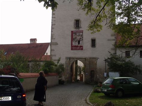 Idealmente situato nella principale zona turistica di neuburg am inn, hoftaferne neuburg am inn garantisce un soggiorno rilassante e meraviglioso. 1 Eingang zum Schloss Neuburg am Inn | Ausstellung "Alfred ...