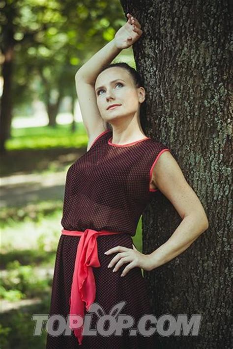 Pretty Woman Oksana 43 Yrs Old From Chernigov Ukraine I Am A Creative Person So Help You To