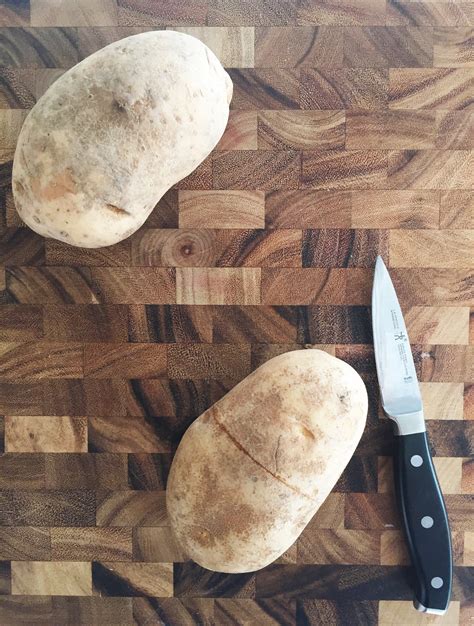 This Easy Potato Peeling Hack Will Save You So Much Time This Thanksgiving Peeling Potatoes