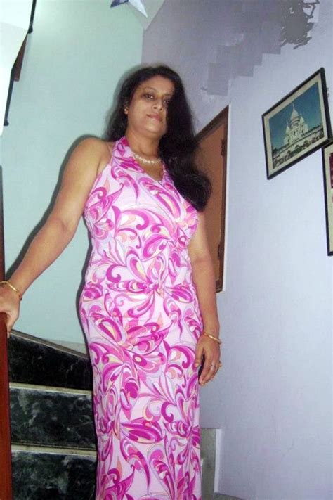 Indian Aunty Sexy Look Hot And Sexy