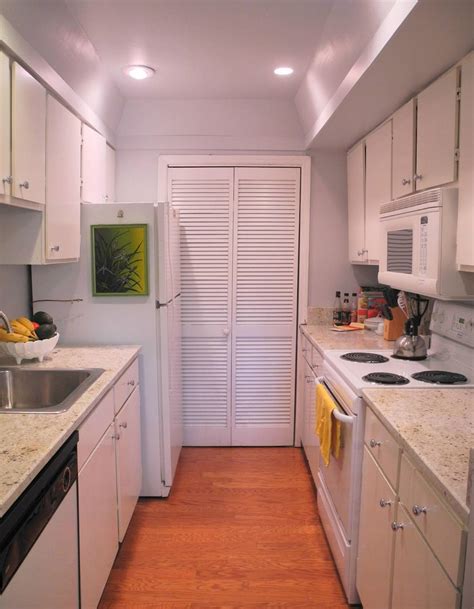 With three walls and narrow floor space, these kitchen designs let you pack in all the amenities of a. 37 Examples Of Galley Kitchen Lighting That Looks Very ...