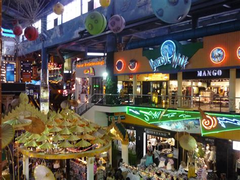 Located near the indoor theme park is the small yet interesting gift castle, the perfect place to go to if you are looking for souvenirs and fun merchandise to take back home. Our Journey : Pahang Genting Highlands Resort - First ...