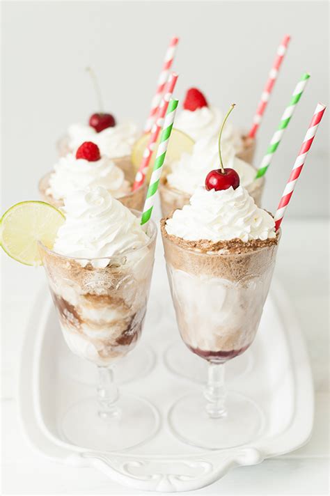 When the coke's acidic ingredients mix with sodium bicarbonate (a.k.a. Summer Coke float recipe | Wedding dessert | 100 Layer Cake