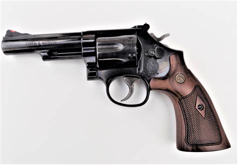 Review Smith And Wesson Model 19 Classic Revolver The Shooters Log