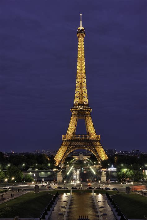 Eiffel Tower at dusk | Shutterbug
