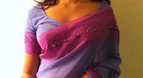 Real Indian Gf Indian Girl Removing Saree Navel Curves Showing Blouse