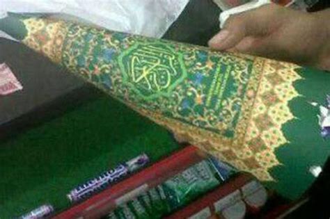 Inilah Awal Mula Ditemukan Terompet Berbahan Sampul Al-Quran - VOA