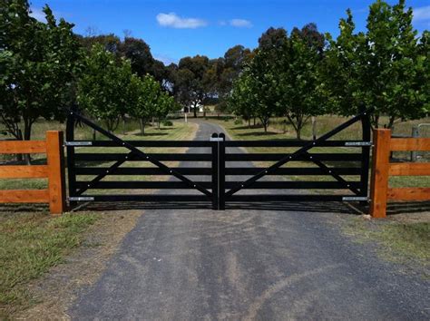 Wooden Gates Victoria Farm Tudor Country Driveway Farm Gates