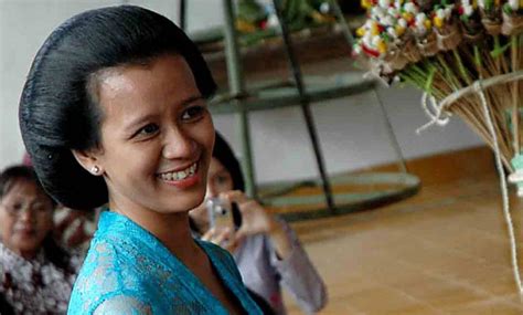 Ulang Tahun Putri Sultan Yogyakarta Bagi Gunungan Buah Ke Satwa Blog