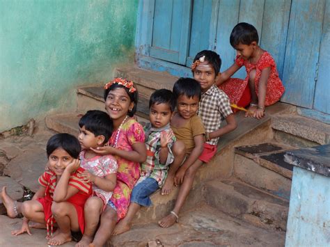 图片素材 人 坐 儿童 玩 孩子们 乐趣 快乐 寺庙 印度 贫民窟 婴儿 Hulukoppa 4608x3456