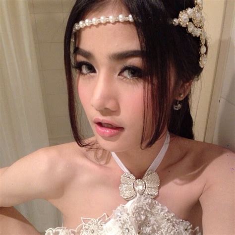 เหนือคำบรรยา กระแต อาร์สยาม แซ่บเซตใหม่ หุ่นเผ็ดทะลักชุด 19 april 2021 19 april 2021 facebook twitter google+ อุ๊ต๊ะ!....กระแต อาร์สยาม ตกเป็นข่าวกับ เก้า จิรายุ?