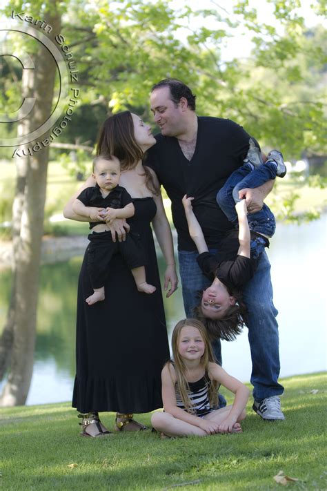 Will simply say 'who kept this glass here'. Funny family picture with 3 kids. | Funny family pictures ...