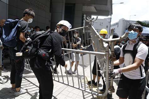 Hong Kong Protesters Surround Police Headquarters Amid Heat Warning