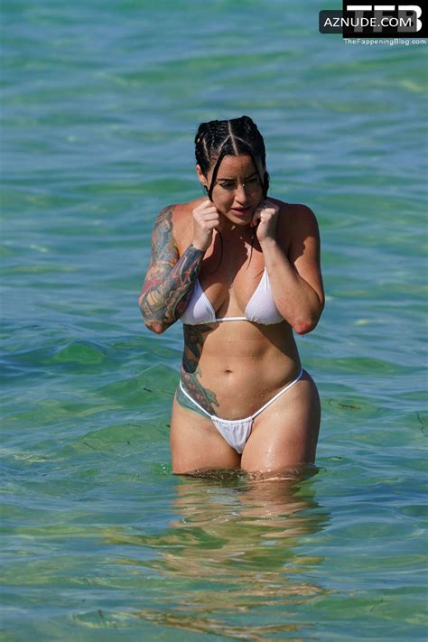 Alysia Magen Sexy Seen Flaunting Her Hot Figure Wearing A Bikini At The Beach In Miami Aznude