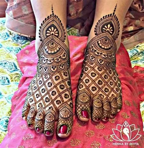 Simple Leg Mehndi Designs For The Bride To Be That Are In Vogue Right