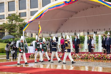 El domingo el presidente dirigirá unas palabras durante un acto en homenaje a los fallecidos de covid en argentina. Conmemoración de los 210 años de la Independencia de ...