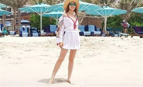 نانسي عجرم بملابس البحر على شاطئ دبي وكالة سوا الإخبارية