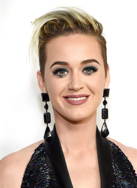 Katy Perrys Dot Eyeliner Is The Perfect Example Of The Spring Eye