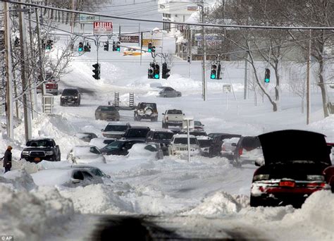 Winter Storm Nemo Deadly Blizzard Dumps Feet Of Snow Across East Coast