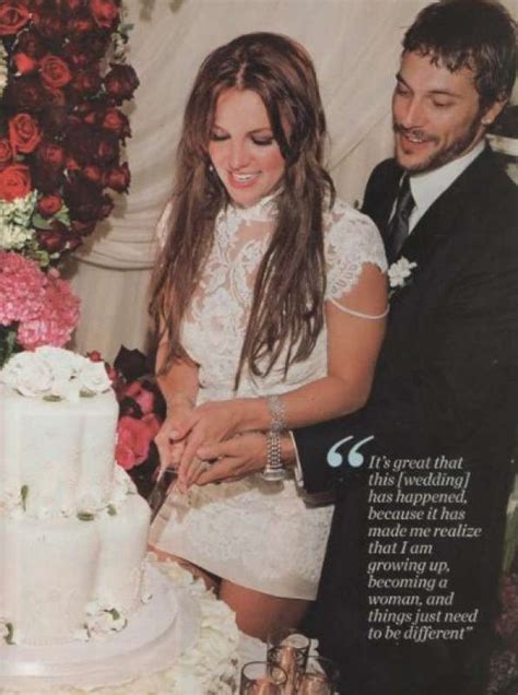 His career began as a backup dancer. Kevin federline e britney spears 4 - Dago fotogallery
